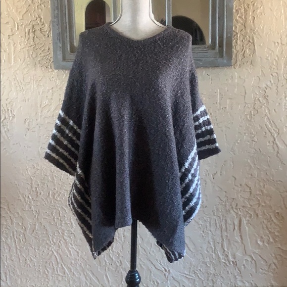 Poncho - Picture 8 of 9